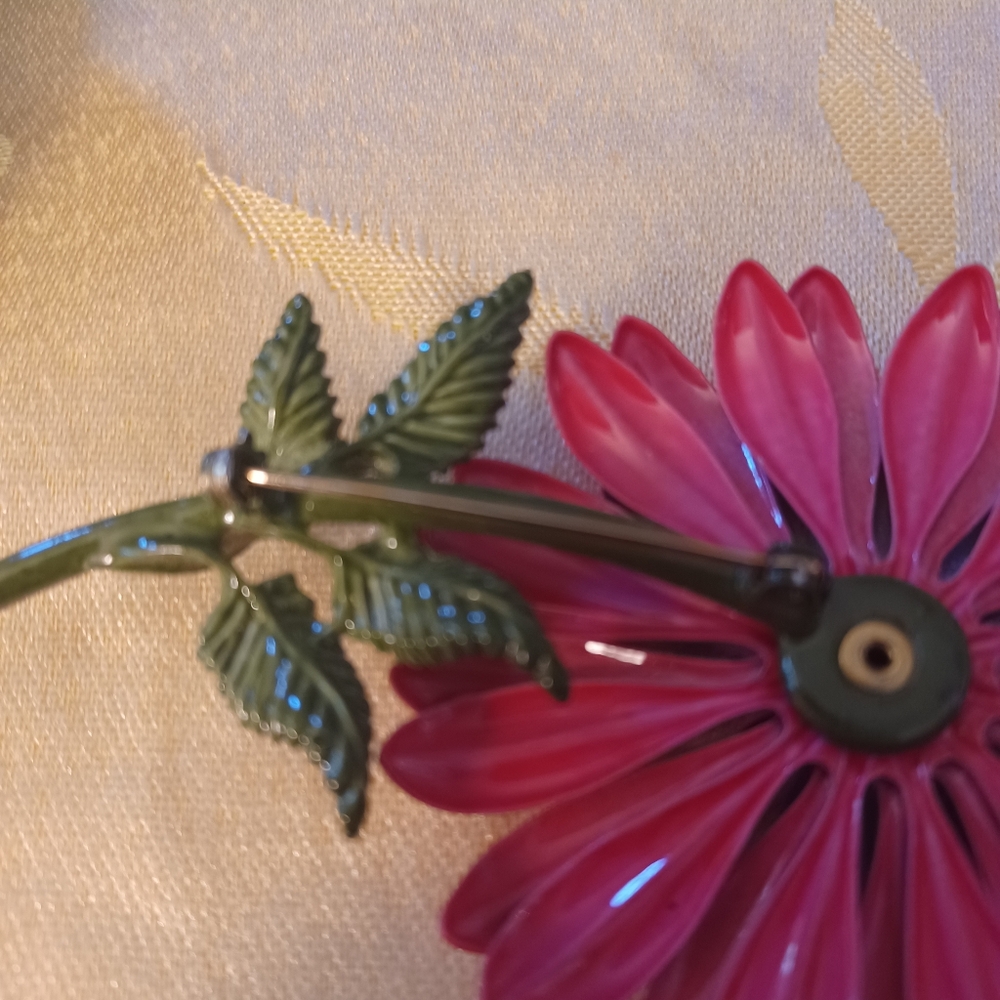 Lovely Vintage Pink Enamel Brooch - Picture 7 of 7